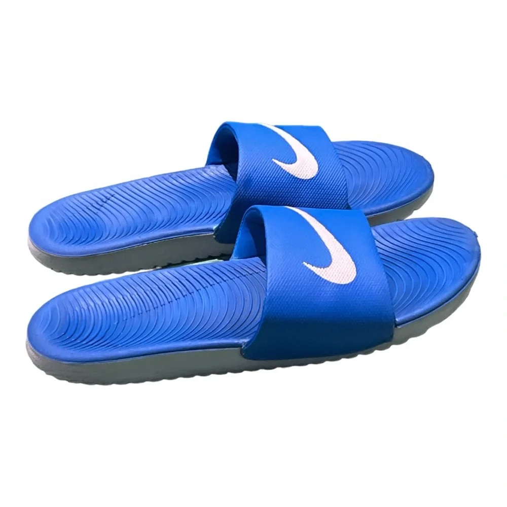 Nike Unisex Royal Blue Sides Size 7Y.